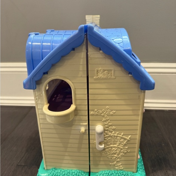 VINTAGE Fisher-Price Blue and Off White Cream Dollhouse Playhouse - Picture 10 of 10
